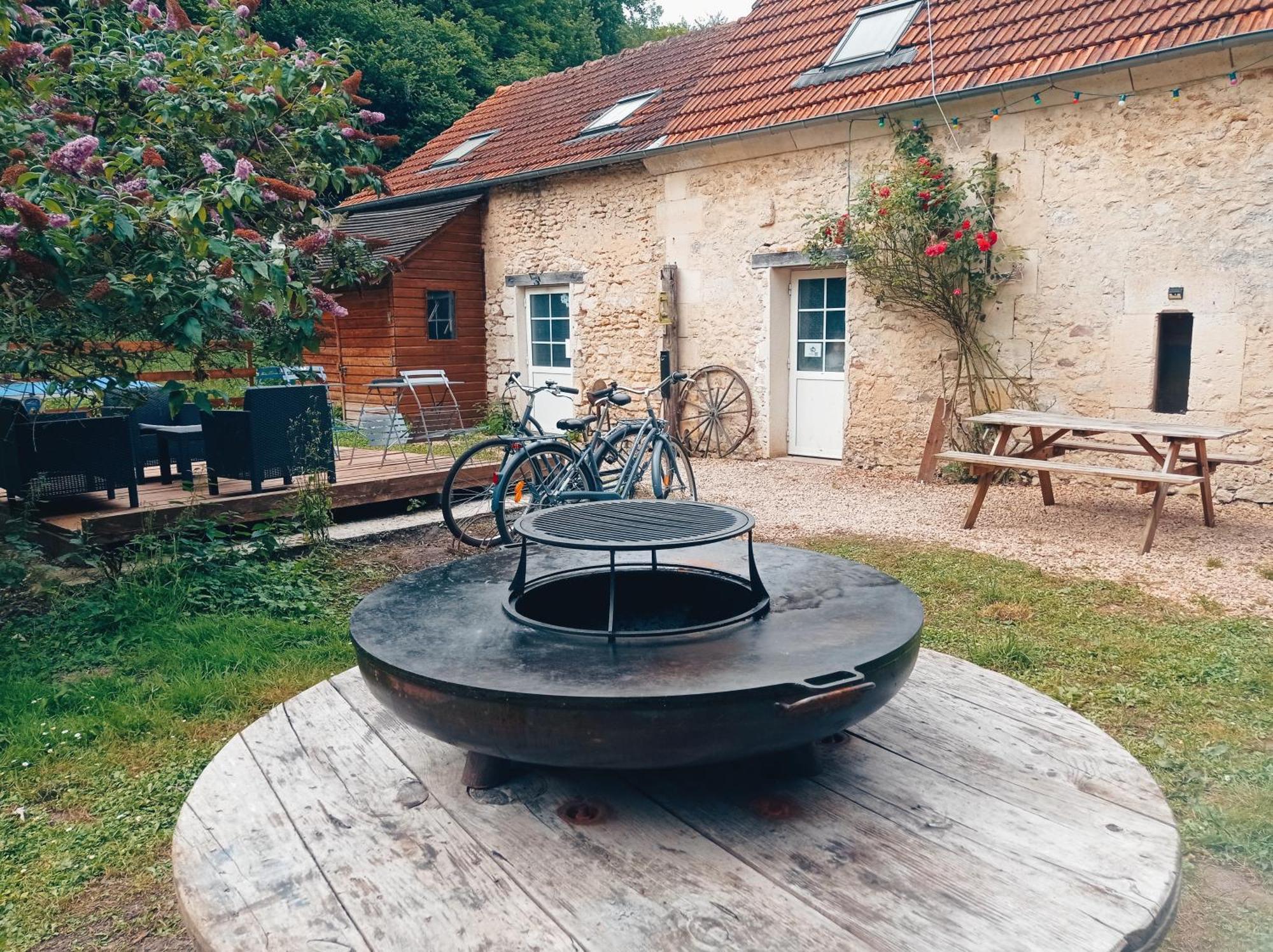 Chez Tombivouac Villa Pierrefonds Exterior photo