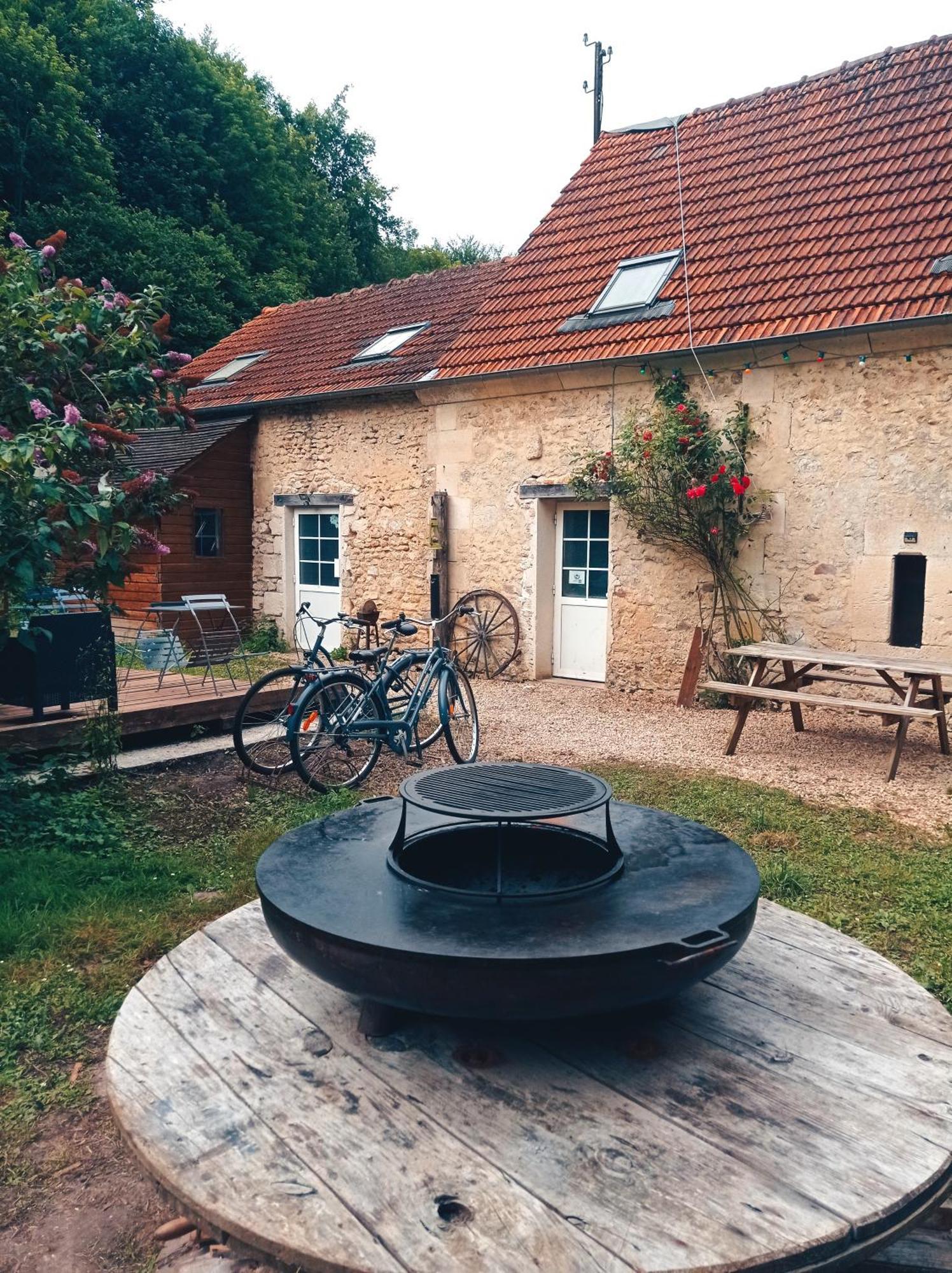 Chez Tombivouac Villa Pierrefonds Exterior photo